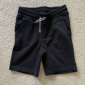 Boys Old Navy shorts, size (S 6-7)
